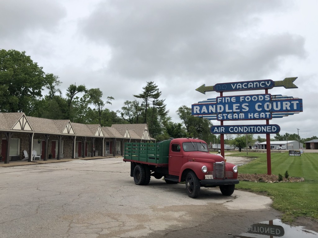 1947 truck, 1947 sign (Photo by D. Hoekstra)